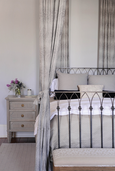 18679-Home_bedroom_001