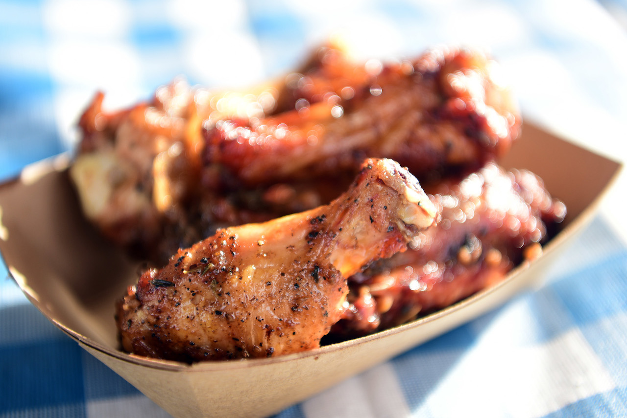 Hogs for the Cause Kicks Off with Bacon & Wings Night - Vimarsana News